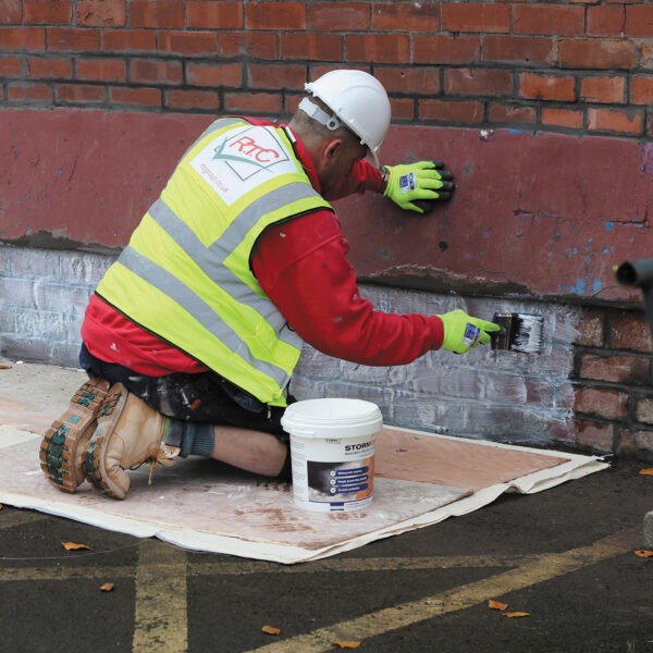 Reducing the ingress of flood water into a property